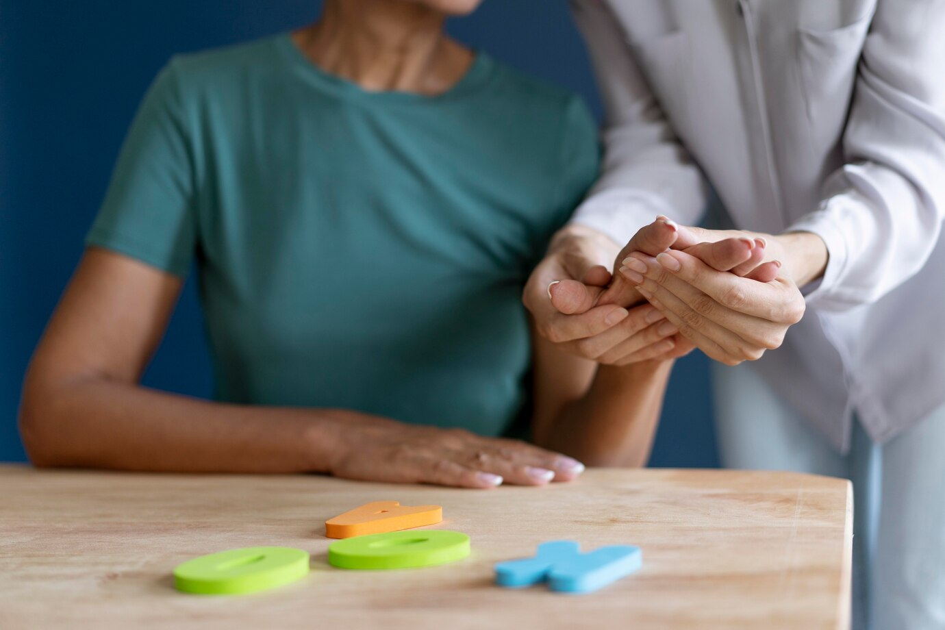 10 Signs of Autism in Adults (And What to Do)